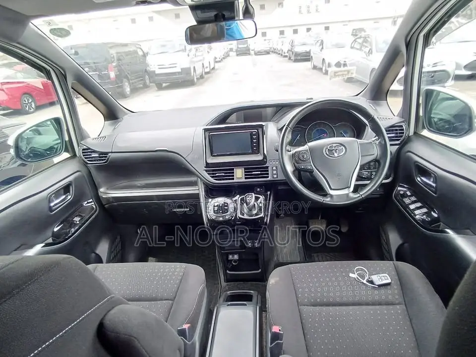 Toyota Noah 2021 Pearl