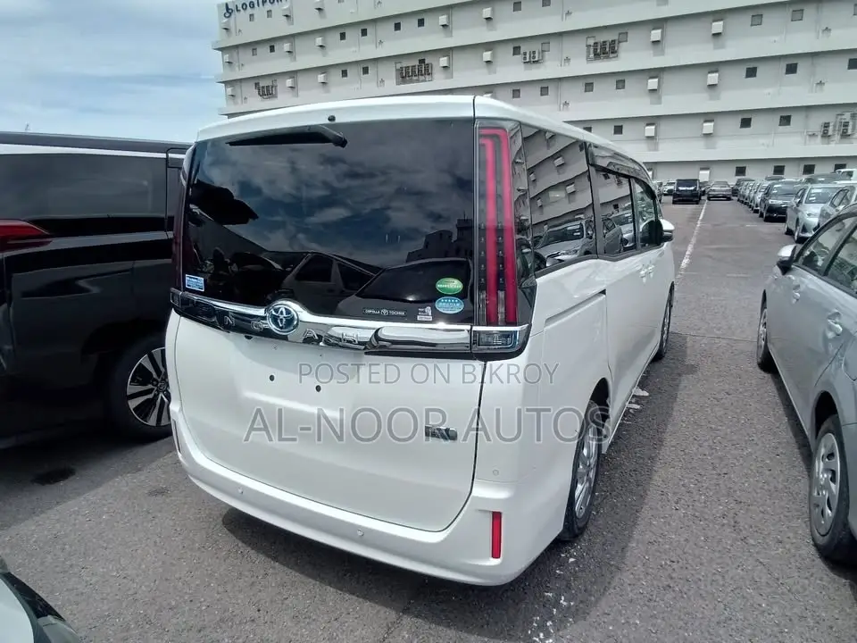Toyota Noah 2021 Pearl