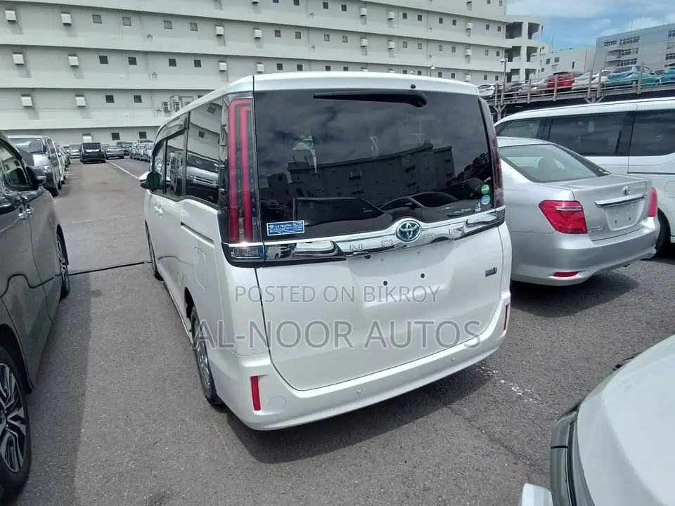 Toyota Noah 2021 Pearl