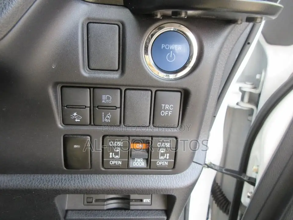 Toyota Noah 2021 Pearl