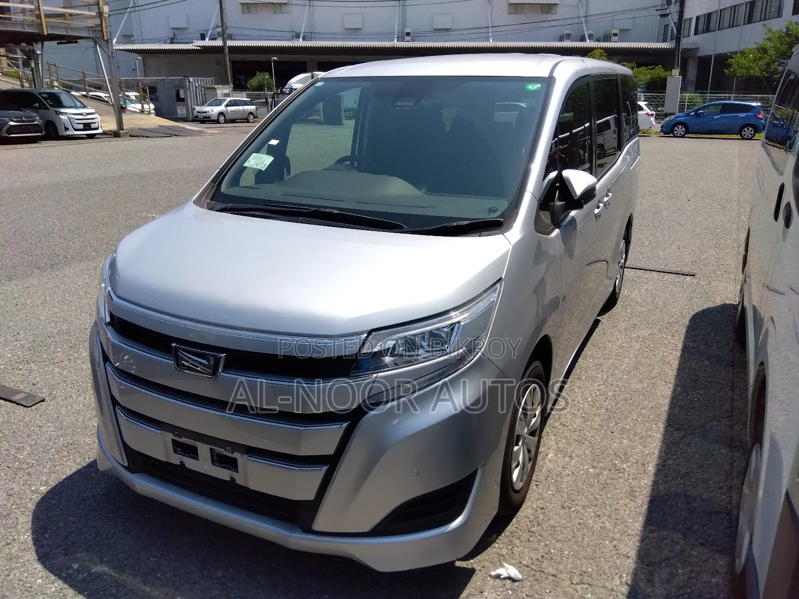 Toyota Noah ২.০ ফ্রন্ট-হুইল ড্রাইভ (৮ আসন বিশিষ্ট) ২০২১ সিলভার