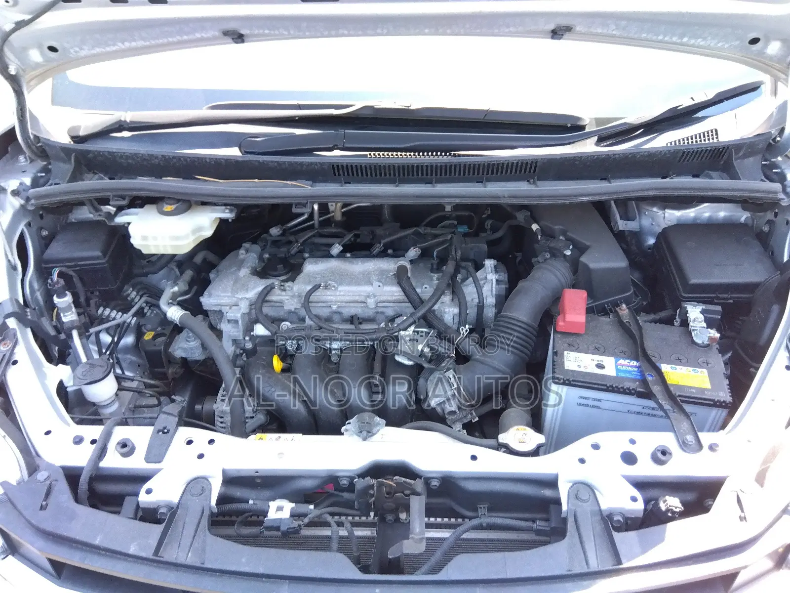 Toyota Noah ২.০ ফ্রন্ট-হুইল ড্রাইভ (৮ আসন বিশিষ্ট) ২০২১ সিলভার