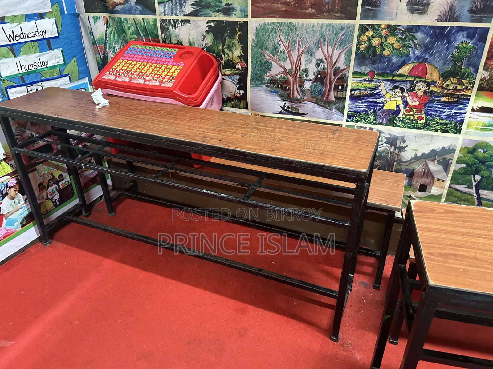 স্কুলের বেঞ্চ বিক্রি হবে