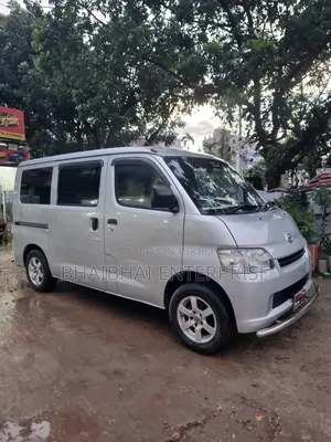 Toyota Noah 2010 Silver