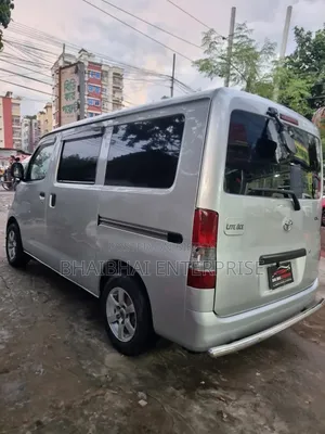 Toyota Noah 2010 Silver