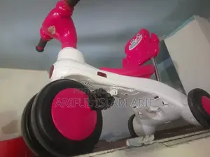 টয়োস বেবি কার