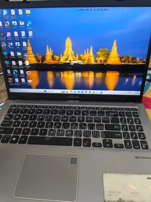 Laptop ASUS VivoBook X540SA 4GB Intel Core I3 HDD+SSD 1T