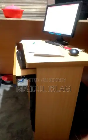 কম্পিউটার টেবিল