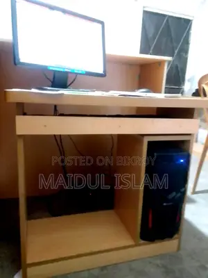 কম্পিউটার টেবিল
