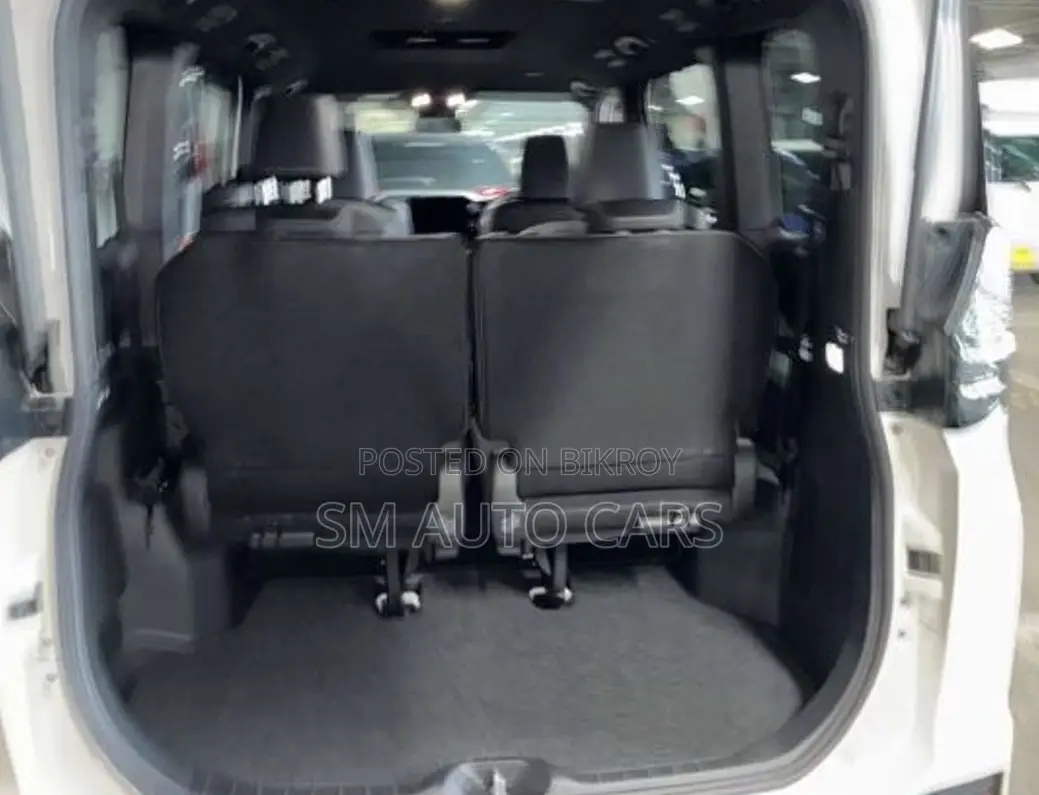 Toyota Voxy Hybrid S-Z 2WD 7-Seater 2023 Pearl