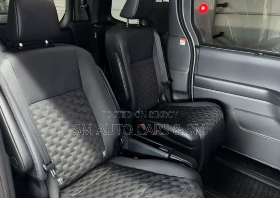 Toyota Voxy Hybrid S-Z 2WD 7-Seater 2023 Pearl