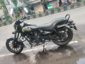 বাজাজ এভেঞ্জার ১৬০ স্ট্রিট ২০২১ ব্ল্যাক