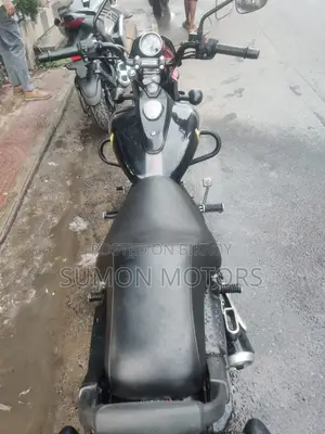 বাজাজ এভেঞ্জার ১৬০ স্ট্রিট ২০২১ ব্ল্যাক