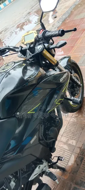 সুজুকি জিক্সার ২০২৫ ব্ল্যাক