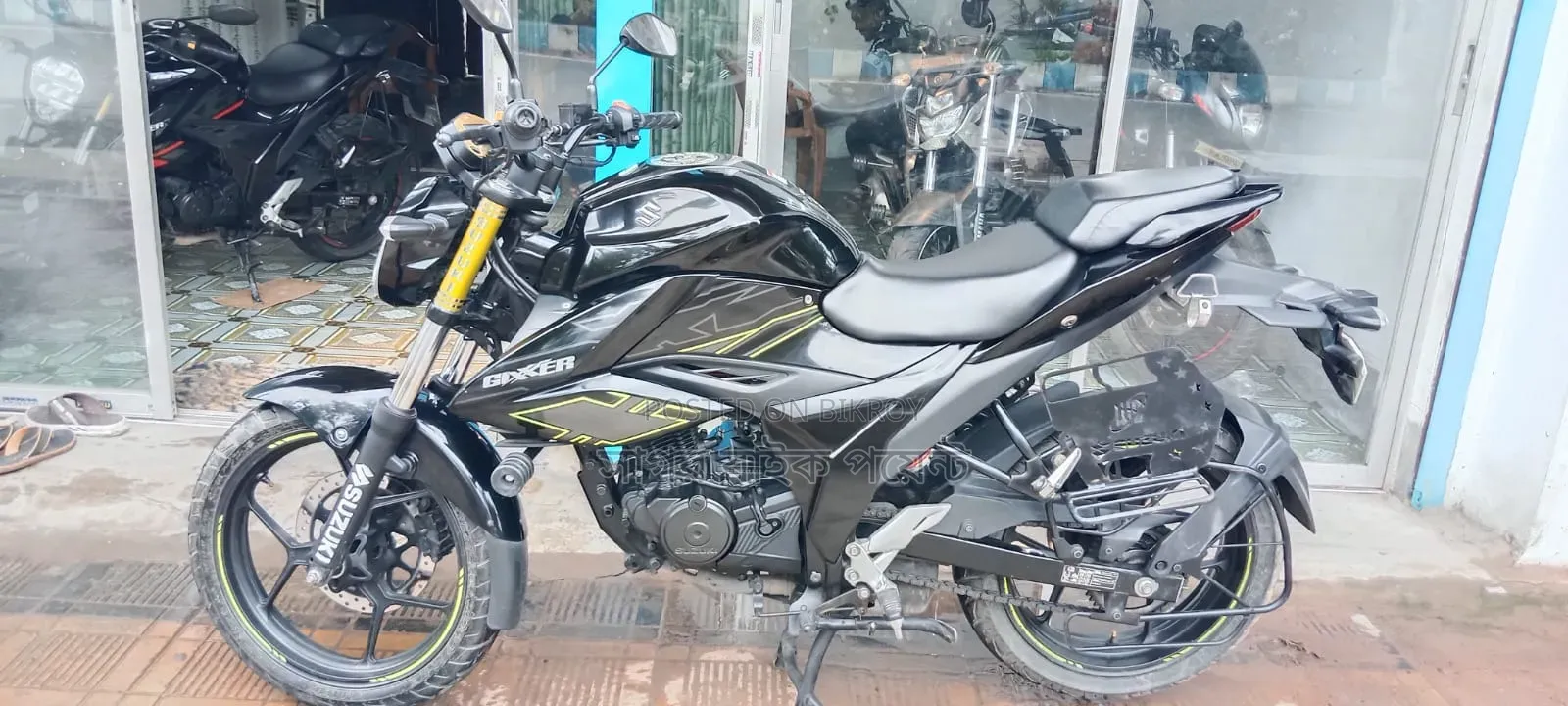 সুজুকি জিক্সার ২০২৫ ব্ল্যাক