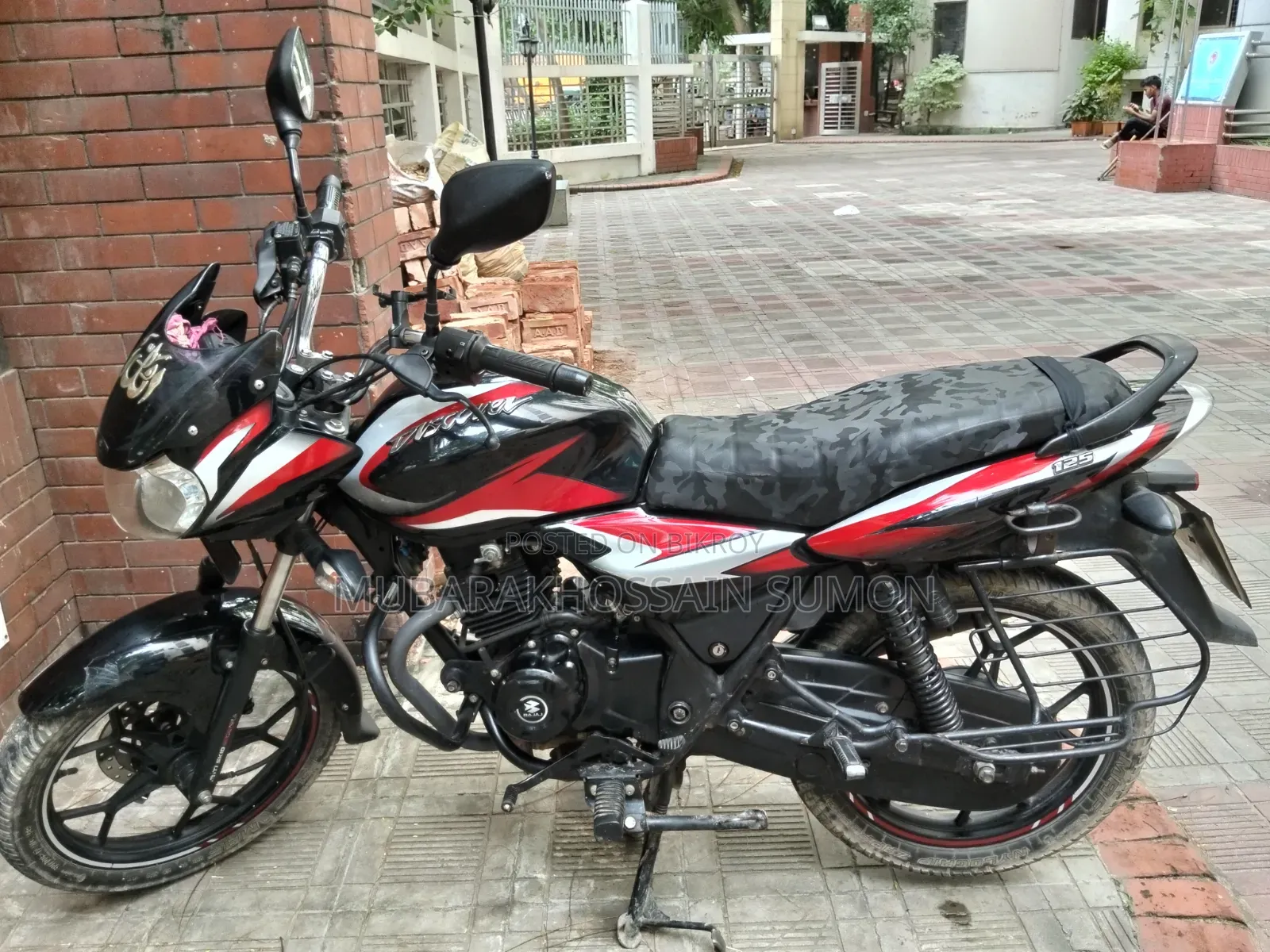 বাজাজ ডিসকভার ১২৫ ২০২১ ব্ল্যাক