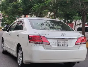 টয়োটা প্রমিও ২০১৮ পার্ল