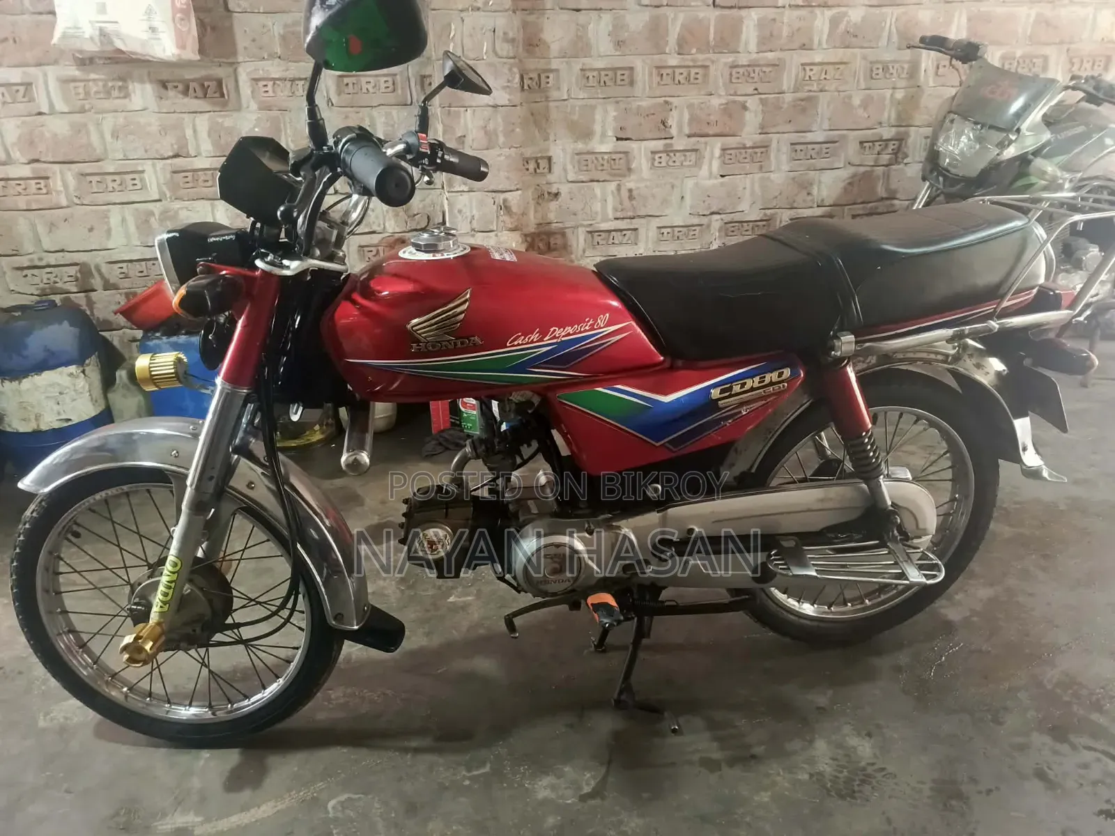 হোন্ডা সিবি ২০১৩ লাল