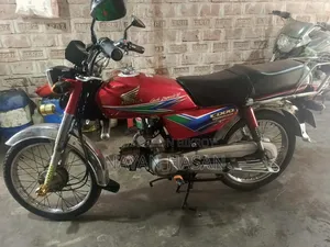 হোন্ডা সিবি ২০১৩ লাল