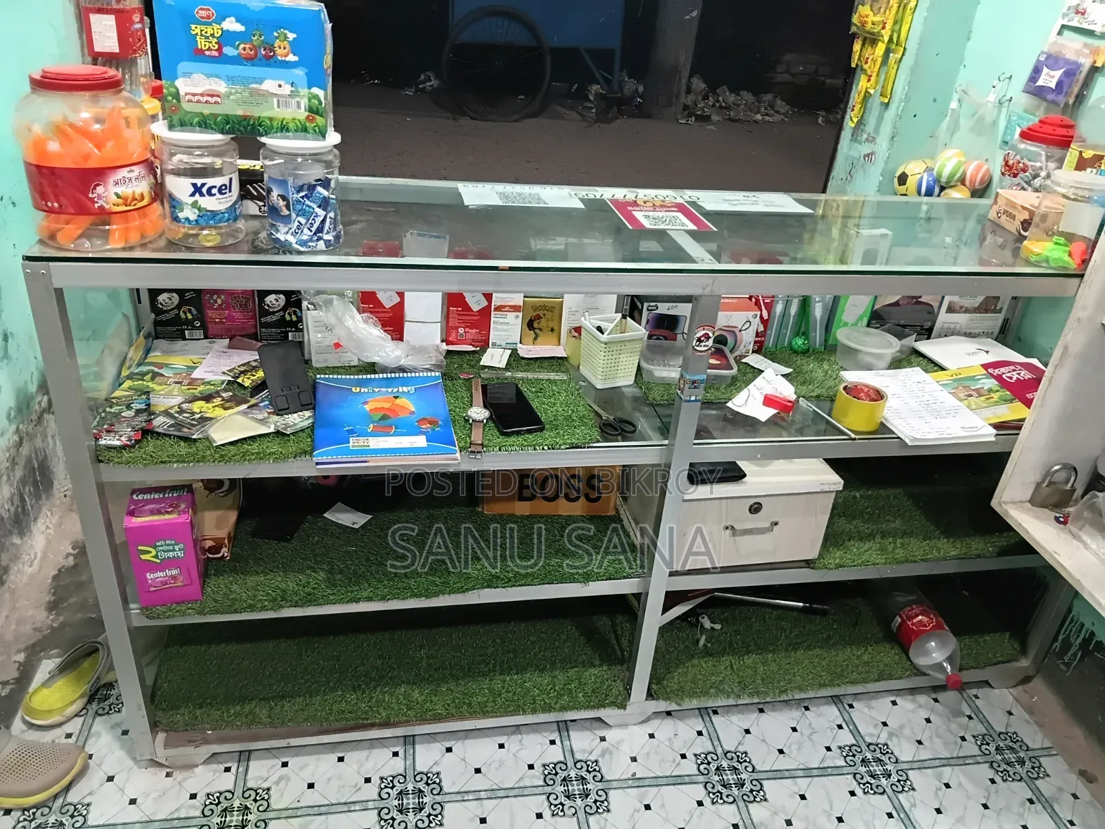 দোকানের গ্লাস সো কেইজ