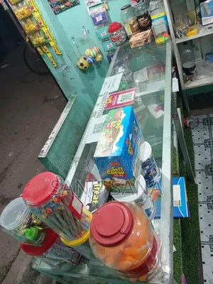 দোকানের গ্লাস সো কেইজ