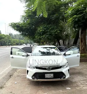 Toyota Camry 2016 Pearl
