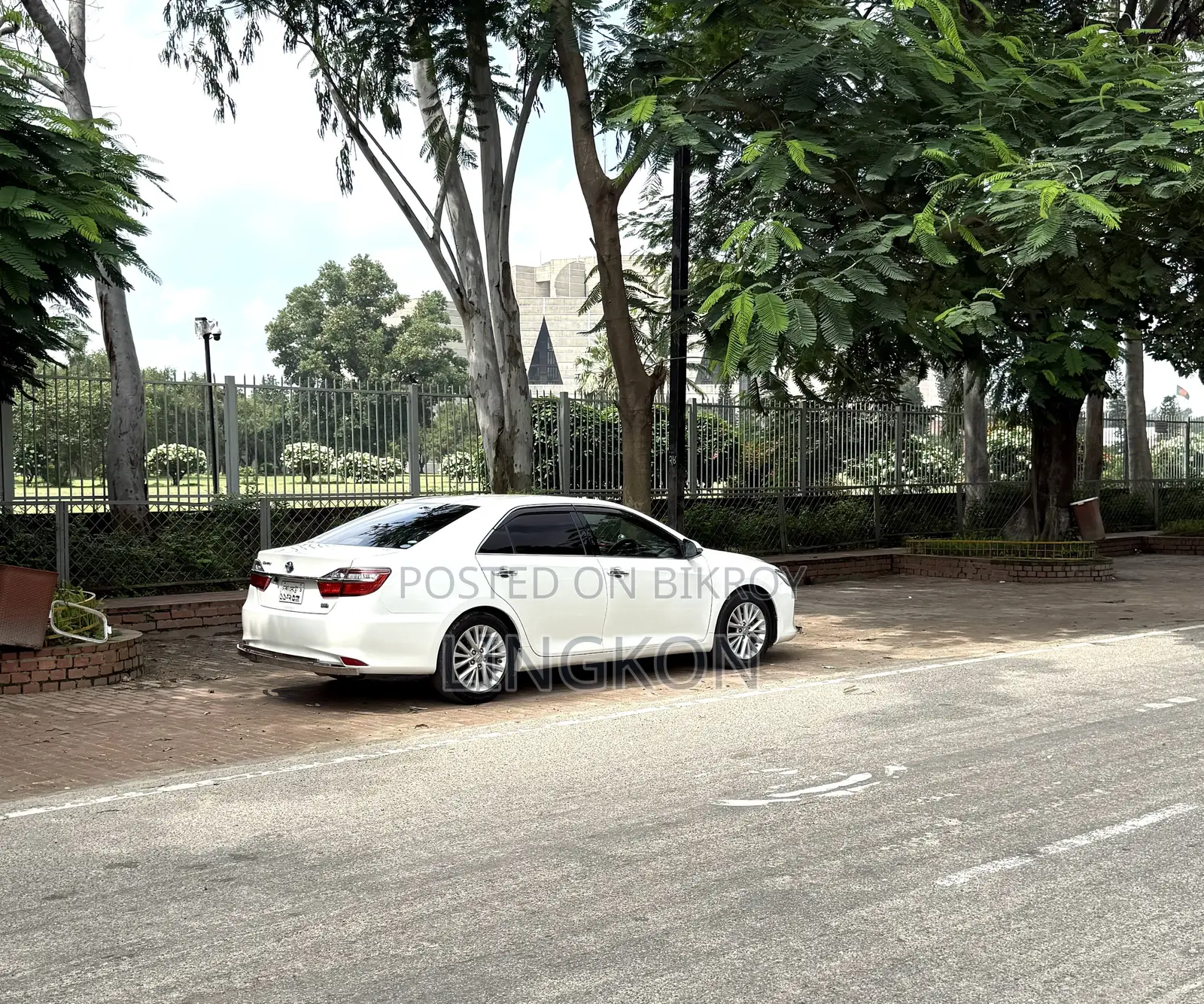 Toyota Camry 2016 Pearl