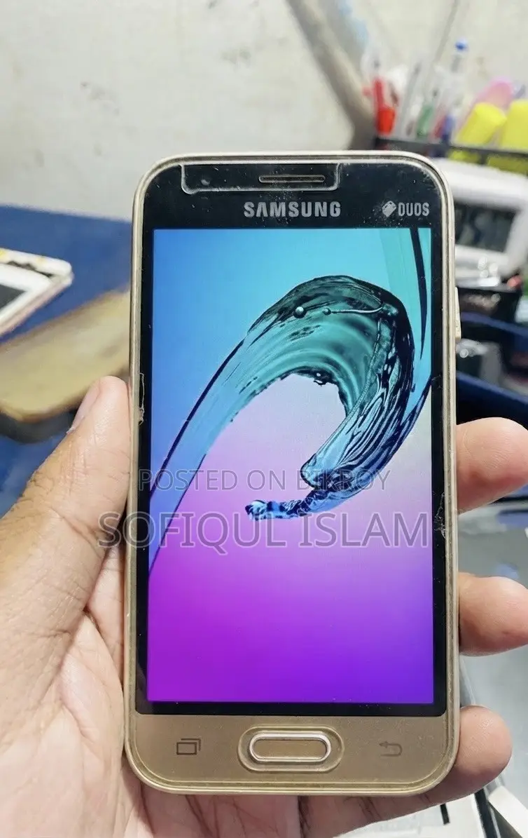 Samsung Galaxy J1 4G 4 GB Gold