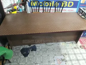 অফিস টেবিল