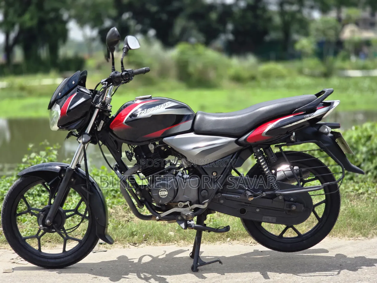 বাজাজ ডিসকভার ১২৫ ২০১৮ কালো