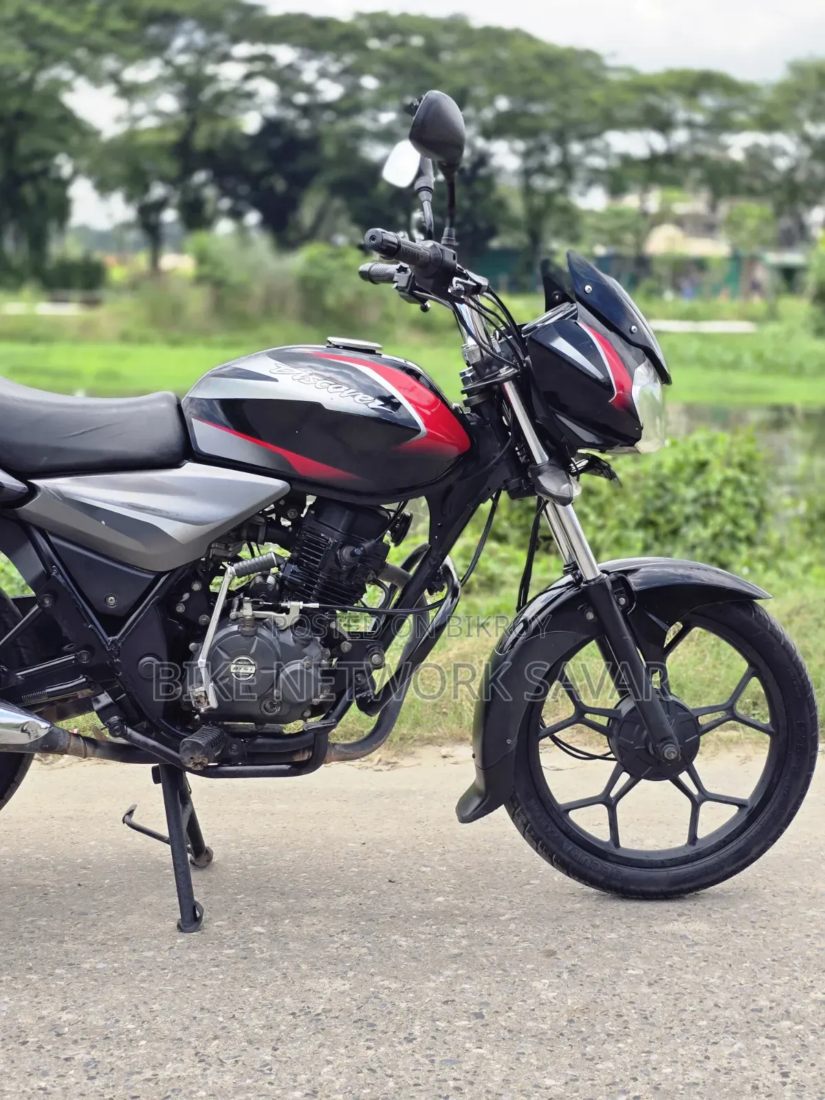 বাজাজ ডিসকভার ১২৫ ২০১৮ কালো