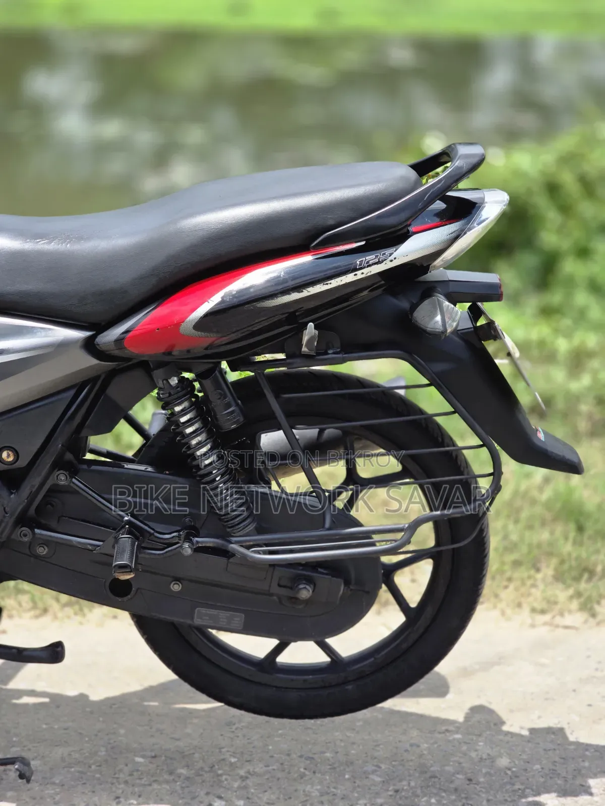 বাজাজ ডিসকভার ১২৫ ২০১৮ কালো