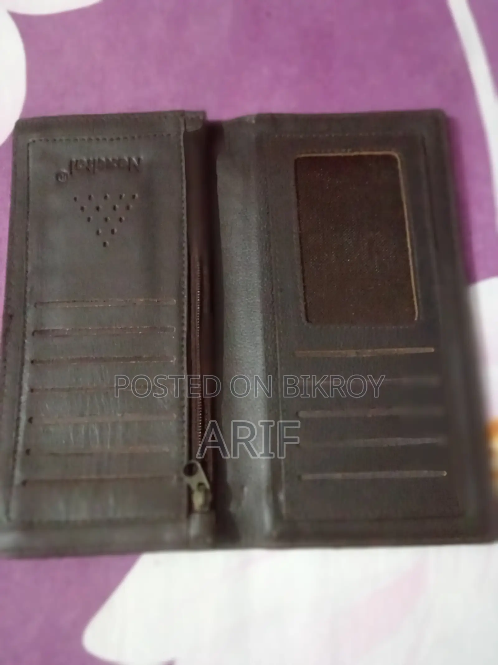 খুবি ভাল মানের অরিজিনাল লেদার মানিব্যাগ। একদম নতুন।
