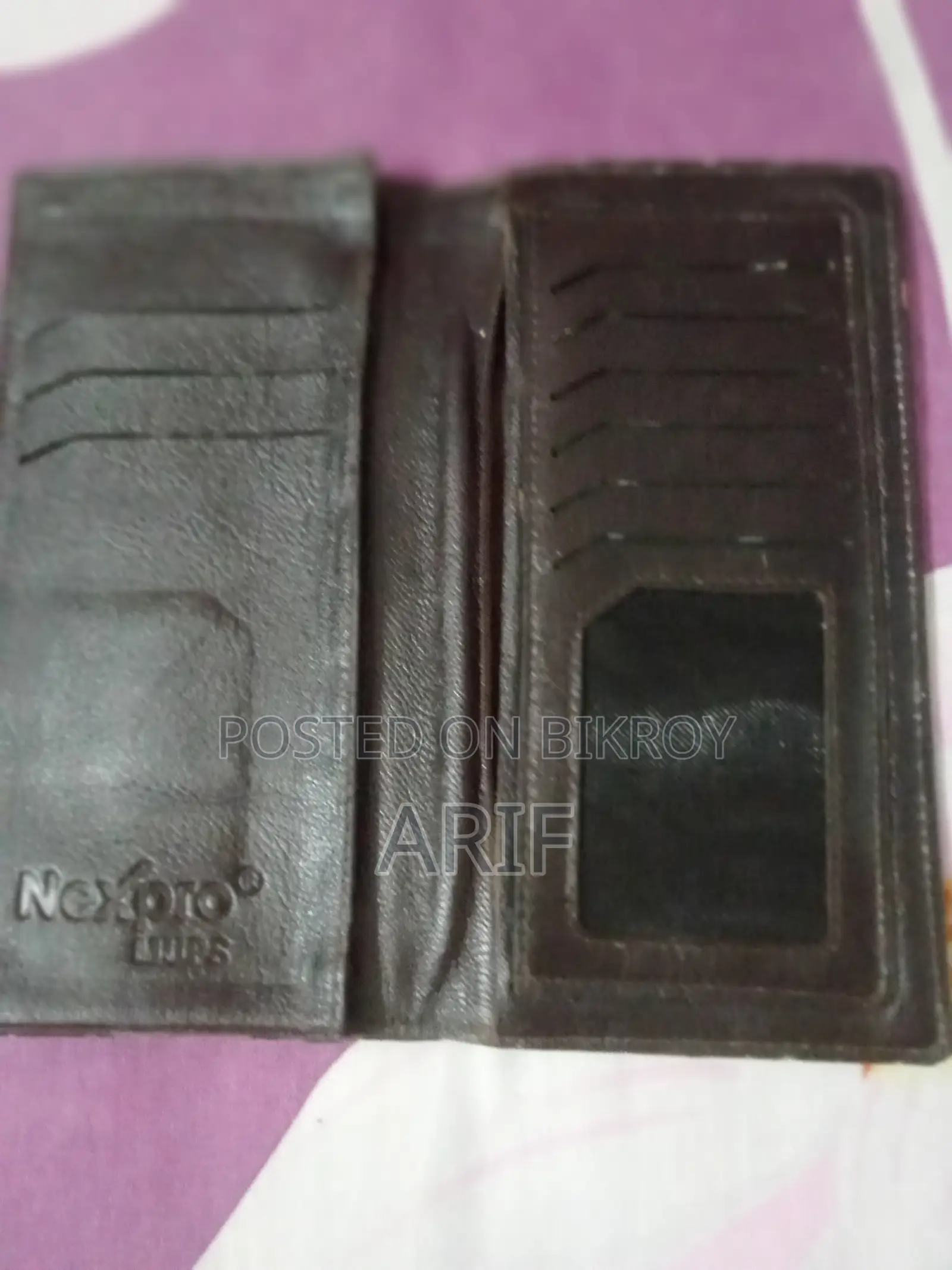 খুবি ভাল মানের অরিজিনাল লেদার মানিব্যাগ। একদম নতুন।
