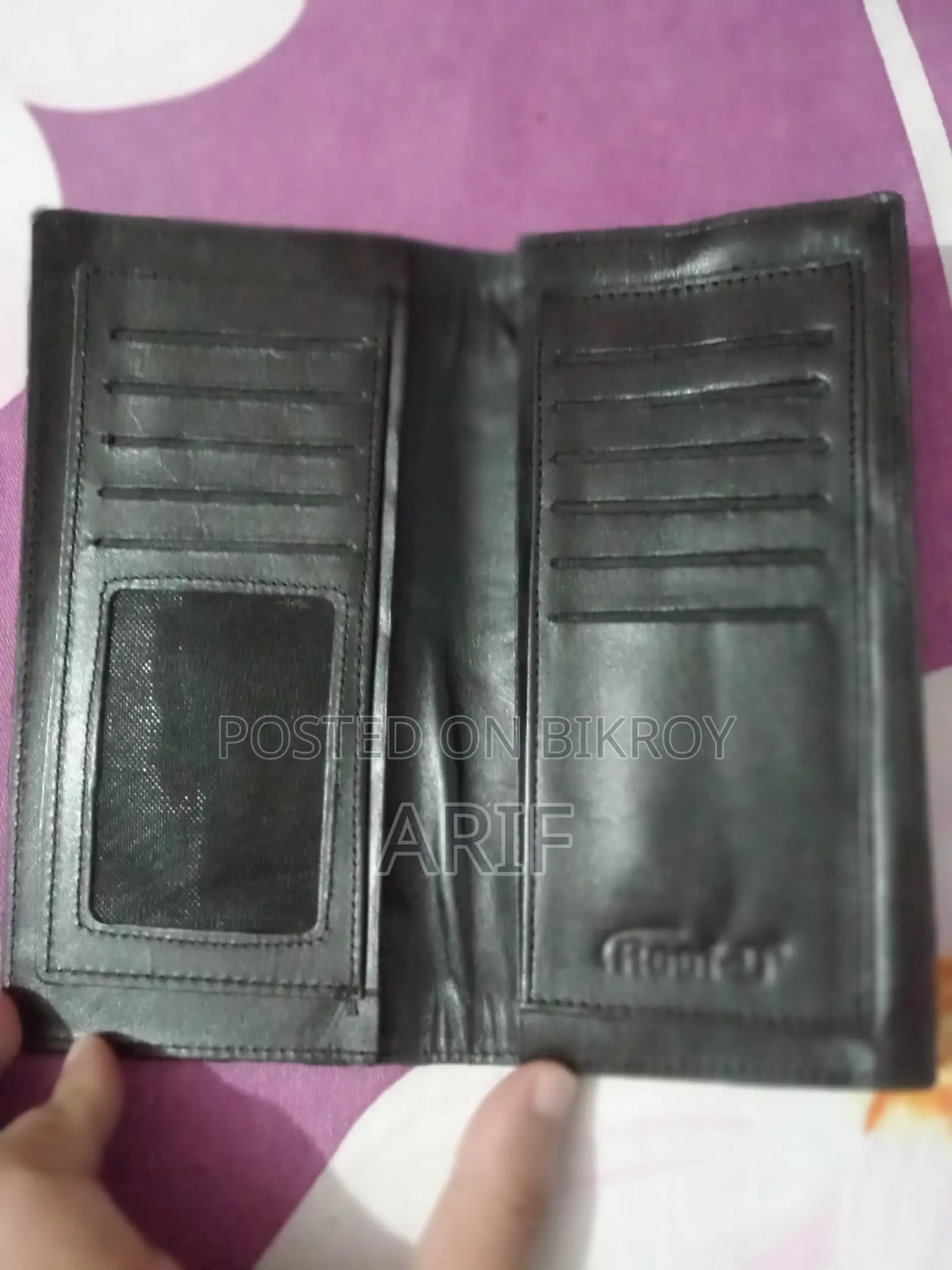 খুবি ভাল মানের অরিজিনাল লেদার মানিব্যাগ। একদম নতুন।