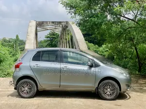 টয়োটা ভিটজ ১.০ এফডব্লিউডি ৫ডিআর ২০০৯ গ্রে