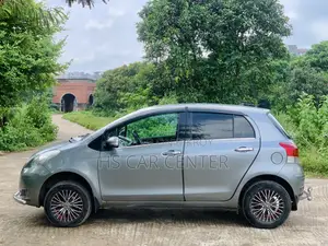 টয়োটা ভিটজ ১.০ এফডব্লিউডি ৫ডিআর ২০০৯ গ্রে