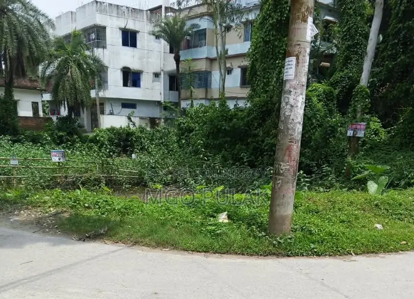 Corner/Double-Facing Land Suitable for Building – For Sale