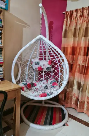Stylish Hanging Egg Chair – Excellent Condition