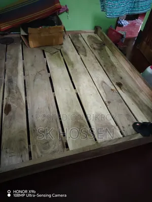 6x7 feet solid wood bed