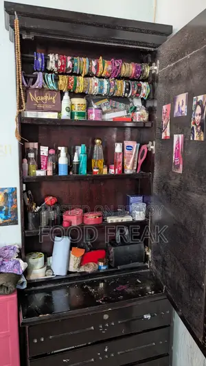 ড্রেসিং টেবিল