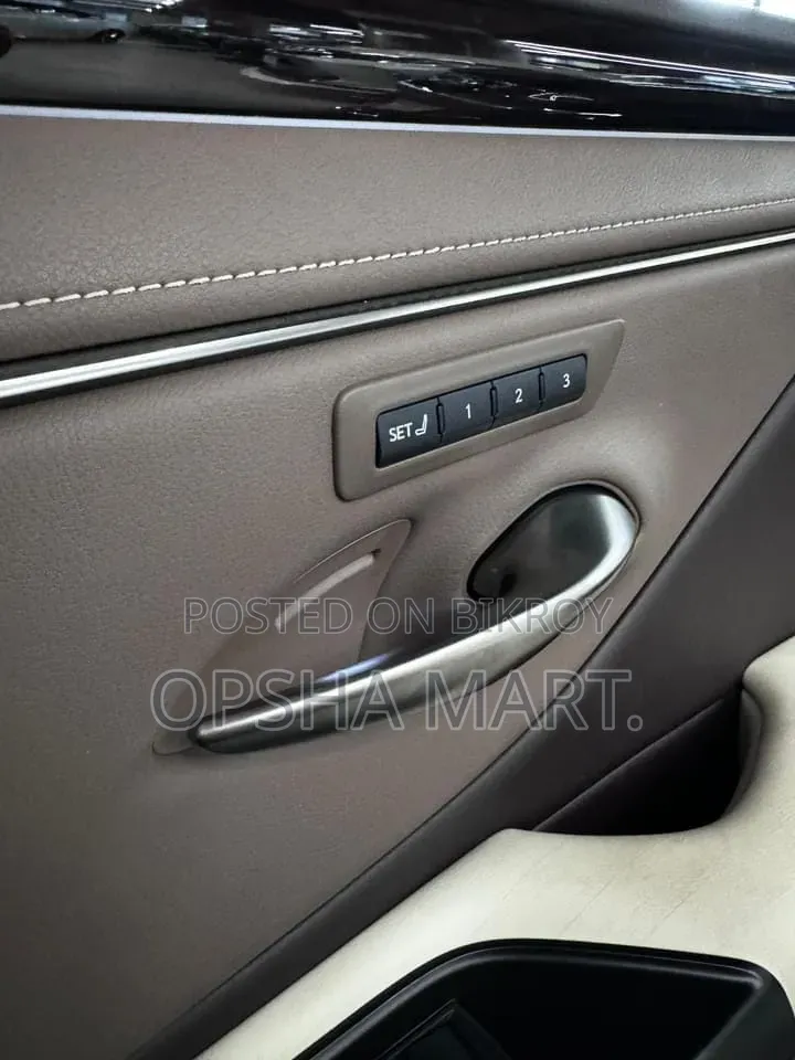 Lexus ES 2020 Red