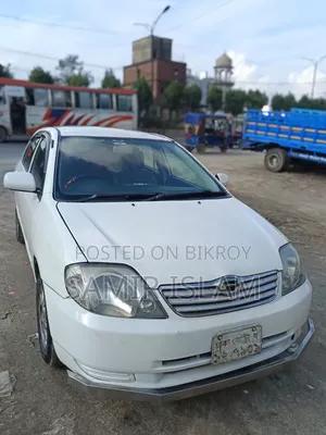 টয়োটা করোলা ২০০৪ সাদা