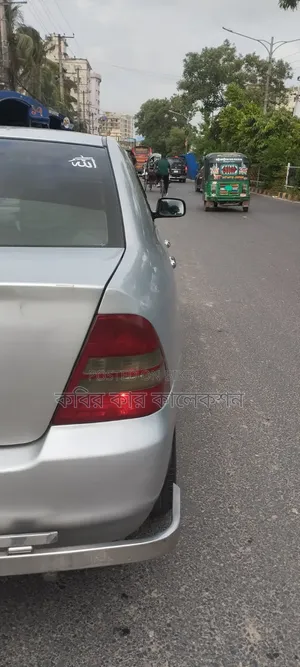 টয়োটা করোল্লা ২০০৪ সিলভার