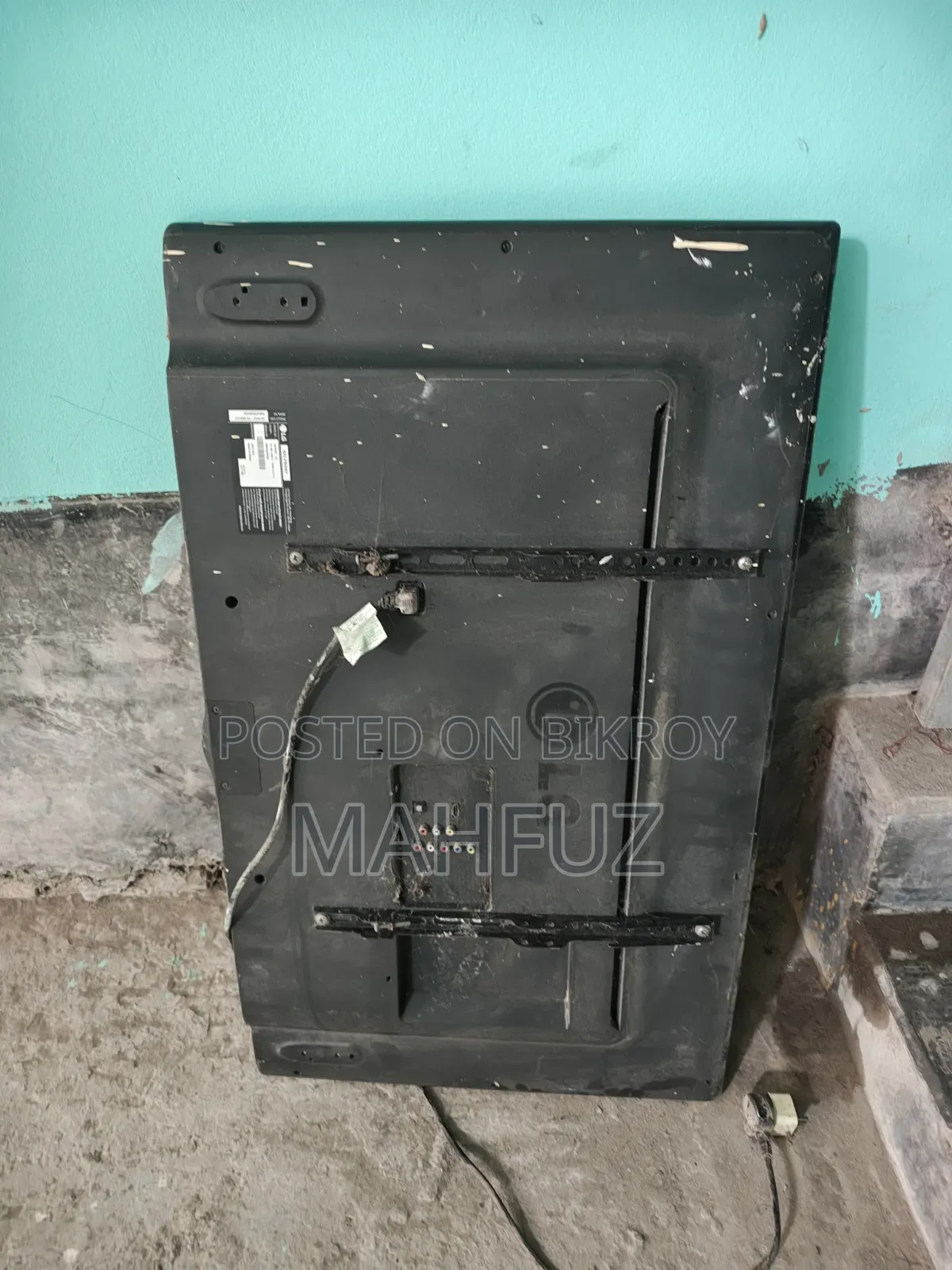 LG 3D TV for sale, display broken, motherboard is okay