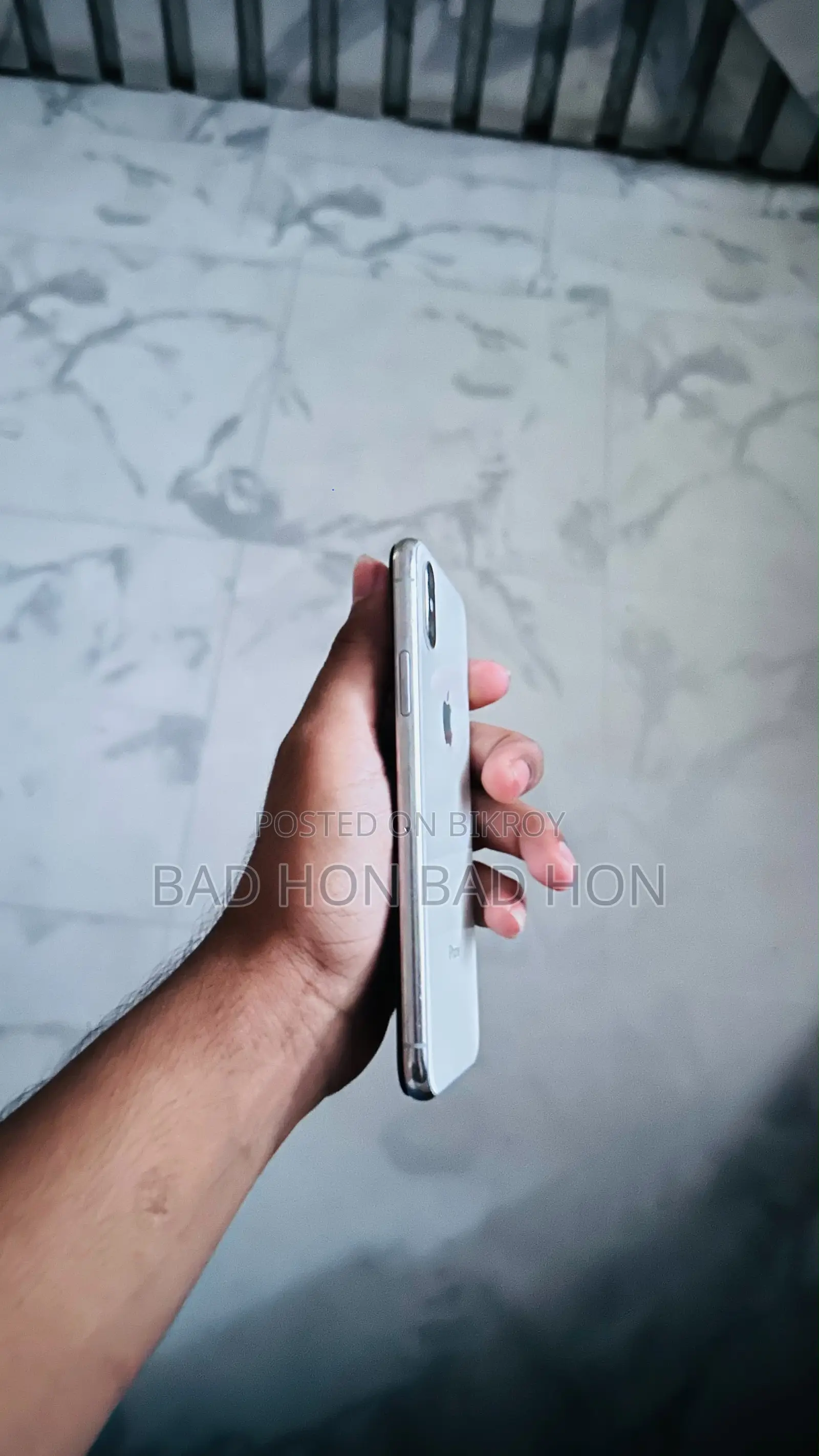Apple iPhone X 64 GB White