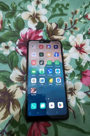 Oppo F7 64 GB Red