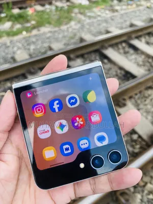 স্যামসাং গ্যালাক্সি জেড ফ্লিপ৫ ২৫৬ জিবি সাদা