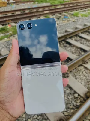 স্যামসাং গ্যালাক্সি জেড ফ্লিপ৫ ২৫৬ জিবি সাদা