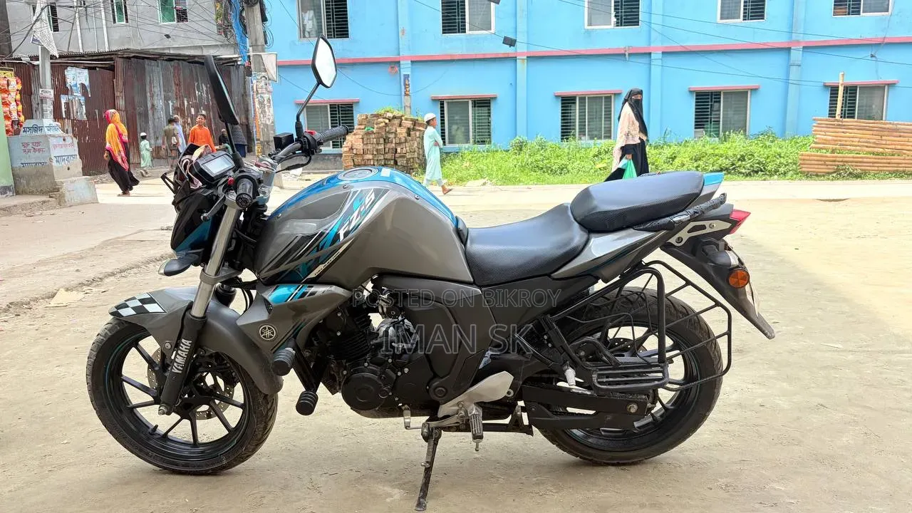 ইয়ামাহা এফজেডএস ভি২ ২০২৫ গ্রে